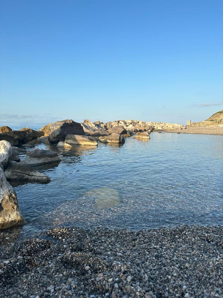 Vento Di Mare Aparthotel Piraino Bagian luar foto