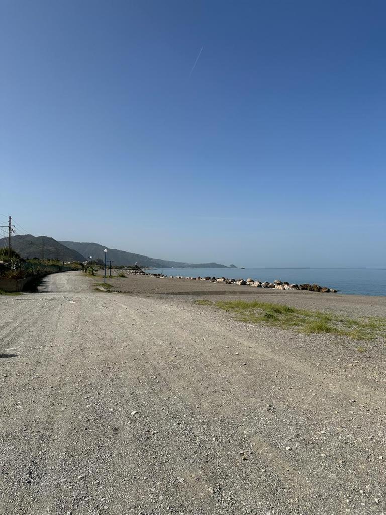 Vento Di Mare Aparthotel Piraino Bagian luar foto